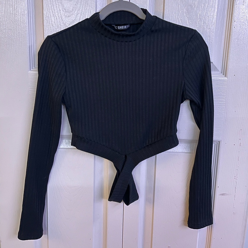 Black turtleneck crop top